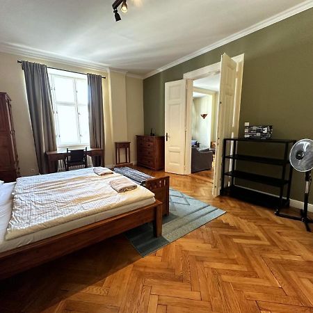 Gorkeho Apartment In City Centre Bratislava Bagian luar foto