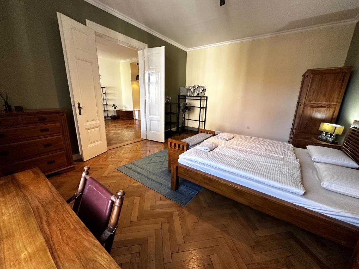 Gorkeho Apartment In City Centre Bratislava Bagian luar foto