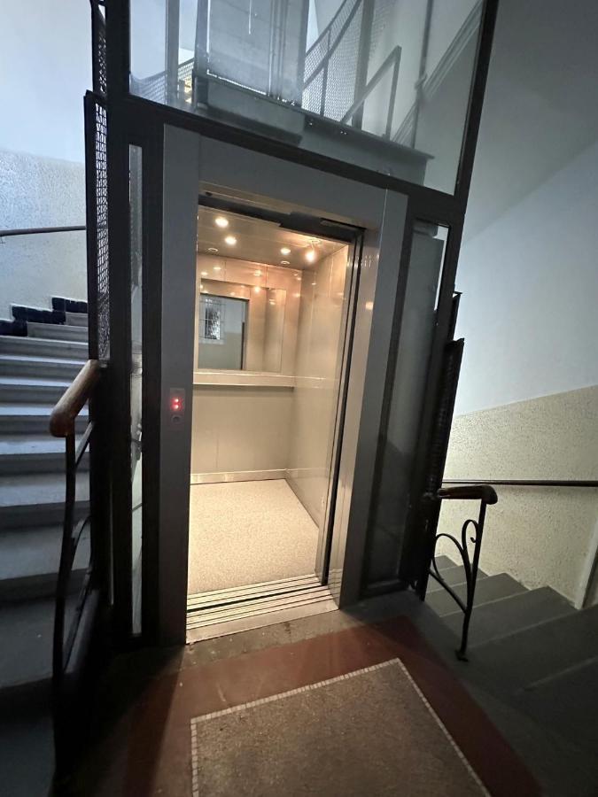 Gorkeho Apartment In City Centre Bratislava Bagian luar foto