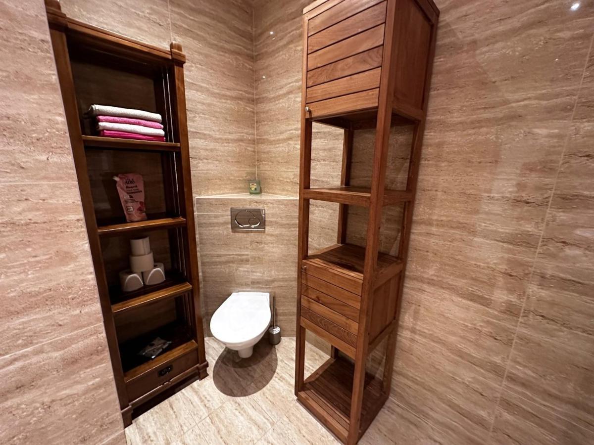Gorkeho Apartment In City Centre Bratislava Bagian luar foto