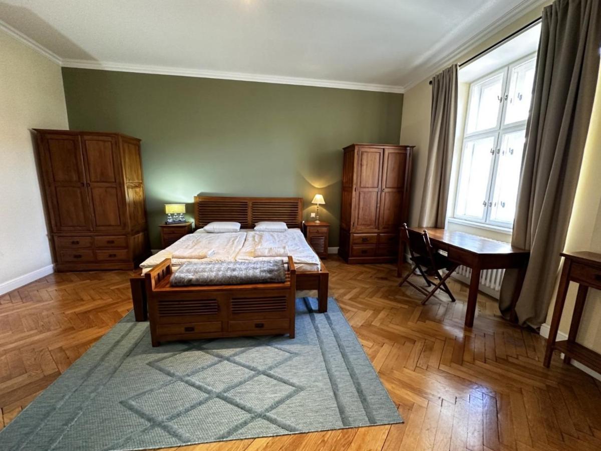 Gorkeho Apartment In City Centre Bratislava Bagian luar foto
