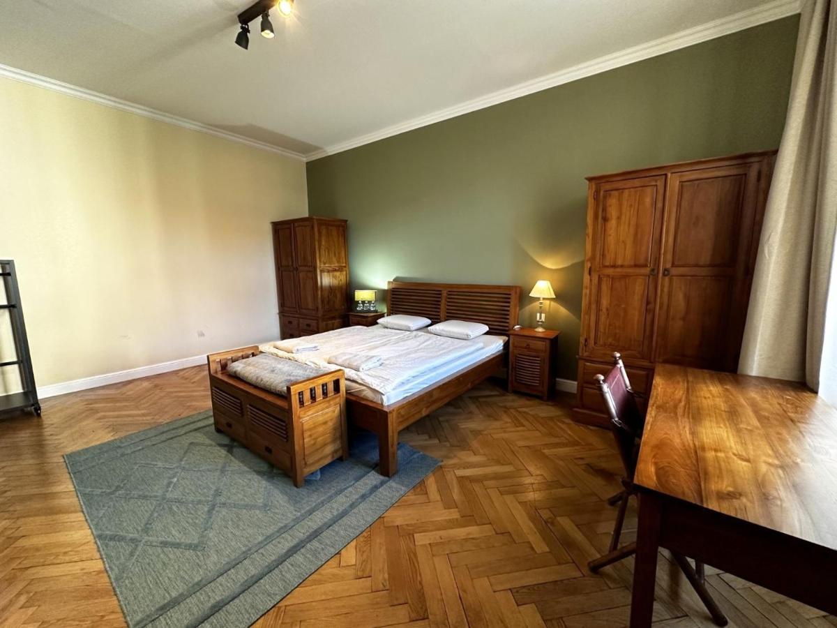 Gorkeho Apartment In City Centre Bratislava Bagian luar foto